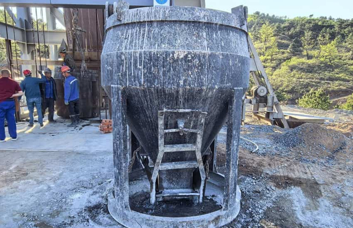 Bottom Dump Bucket Mining